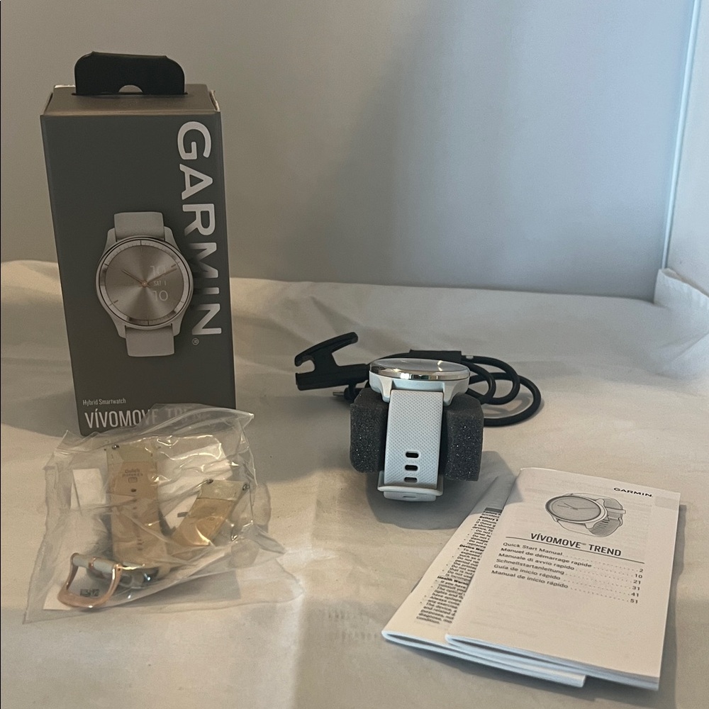 Garmin Vivomove Trend Watch with Grey Band + Garmin Italian Leather band